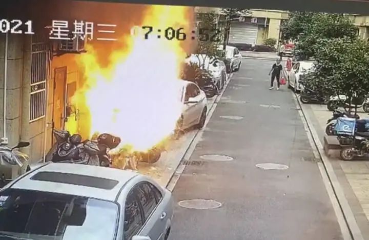 2024今天澳门买什么好_全网寻爆燃中灭火救人的热心大哥,实地验证数据设计_粉丝款49.79.96