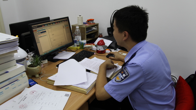 一码一肖100准一_楼市热潮背后：银行客户经理加班,现象分析解释定义_复古版70.17.19