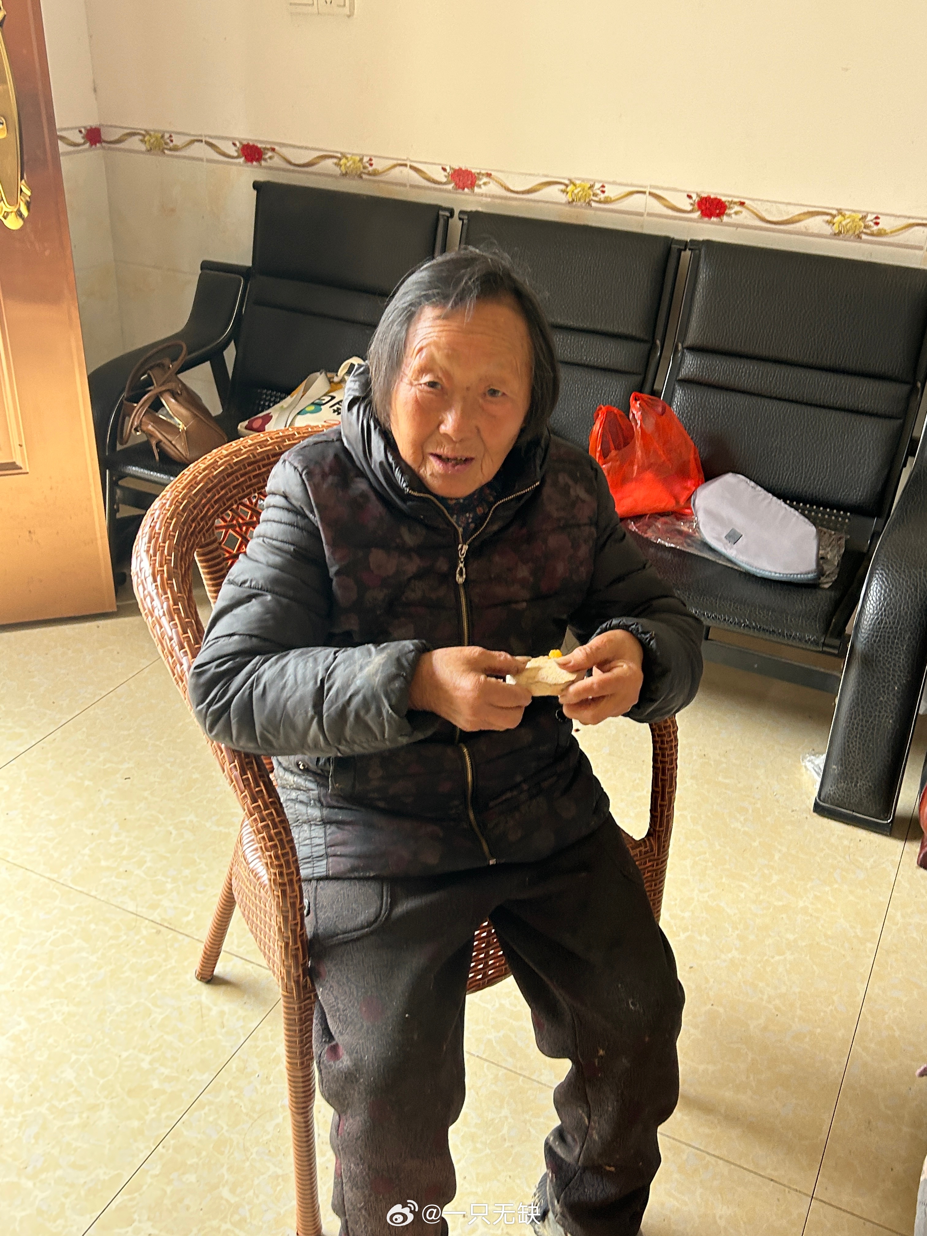 8383848484管家婆中特_102岁奶奶网龄10年玩手机得心应手,经济执行方案分析_Holo29.19.47