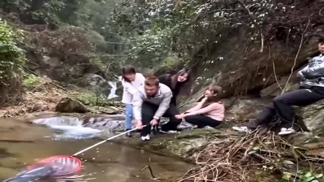 河里漂女尸传闻背后的真相，流量背后的真相探寻