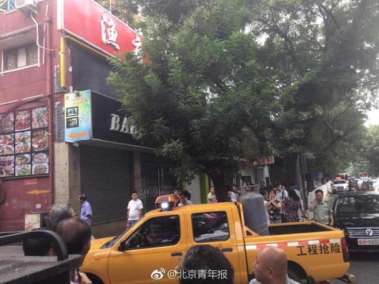 山东餐饮店爆炸现场及应对步骤指南，房屋垮塌的紧急处理措施