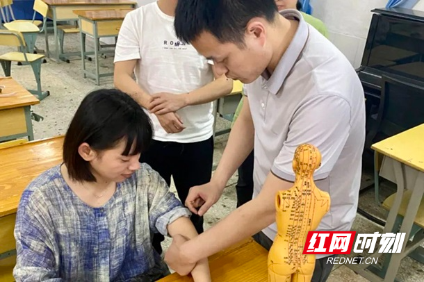 揭秘老人痴迷养生局，买课替代医院，究竟真相如何？