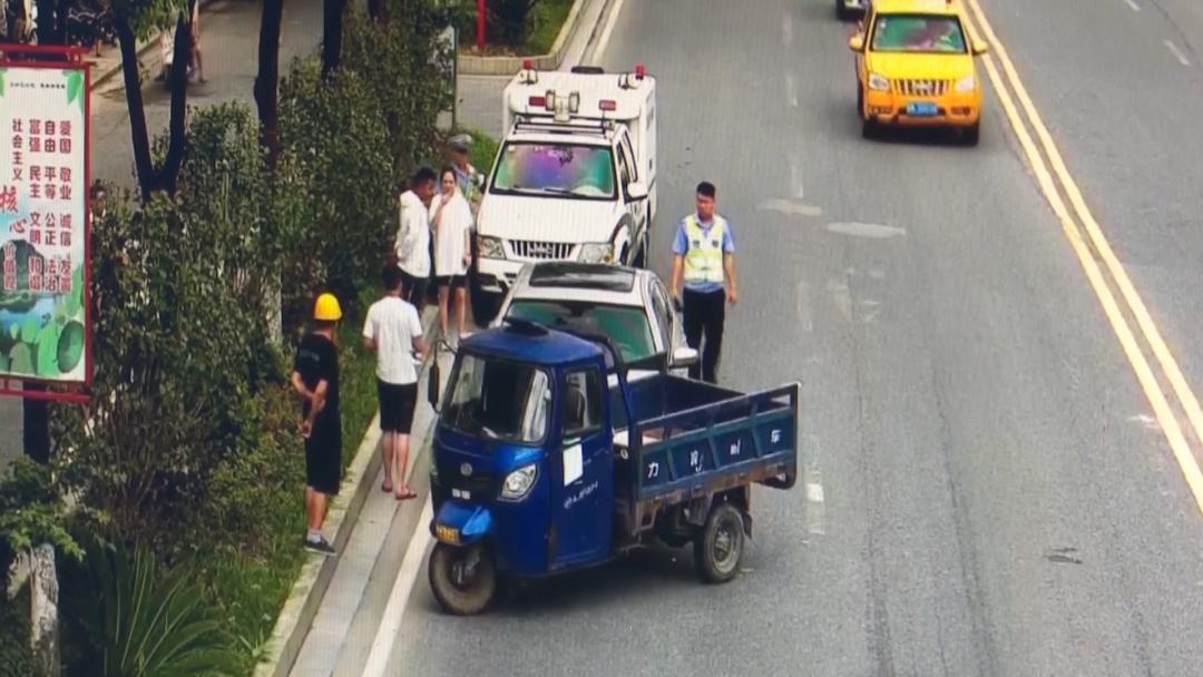 最新宝马三轮摩托车，颠覆传统印象，引领未来出行新潮流风潮