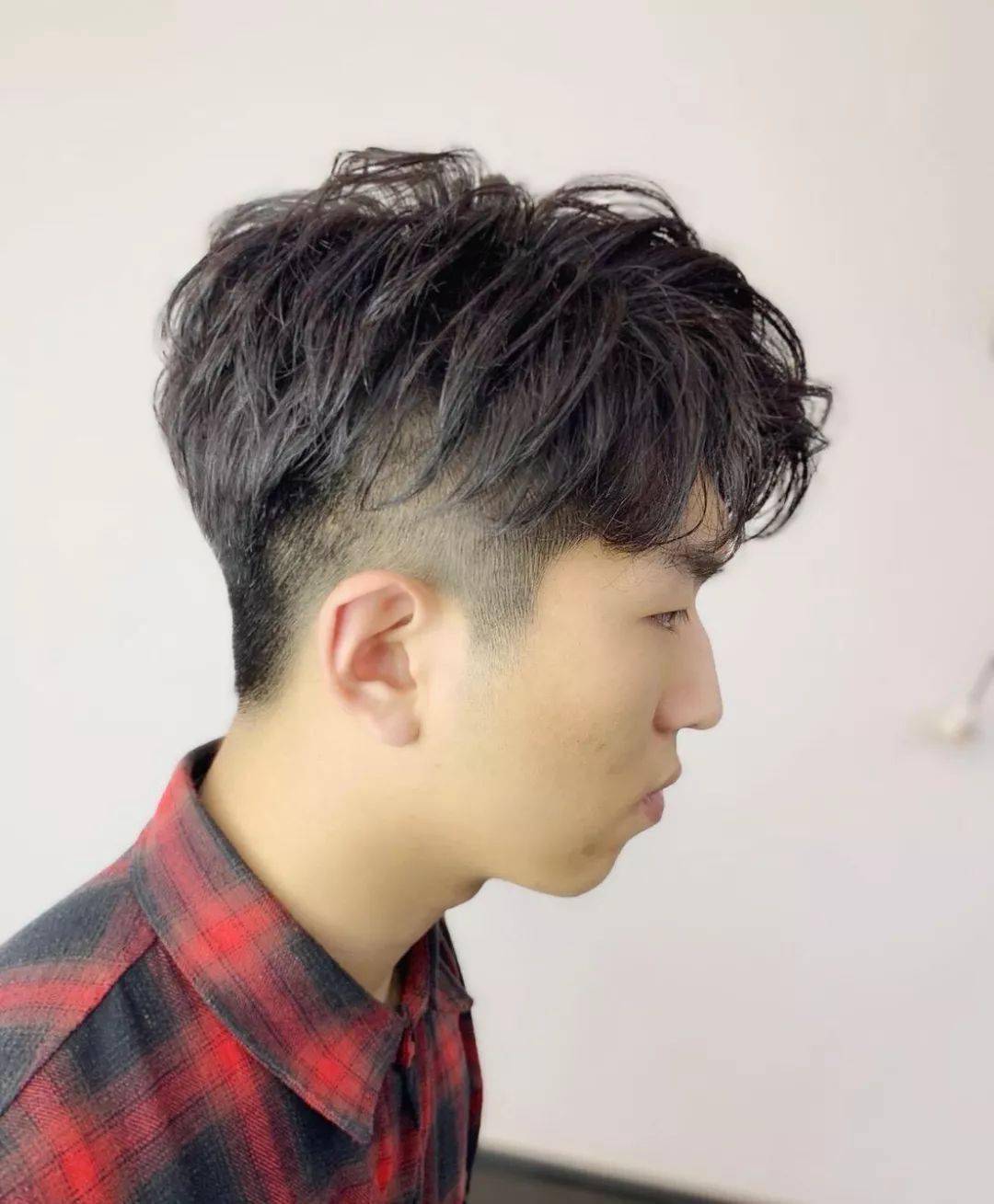 最新流行发型男，时尚潮流的多角度解读