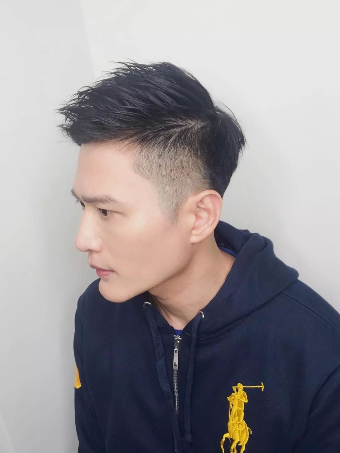 最新男生短发发型流行趋势及造型指南全解析