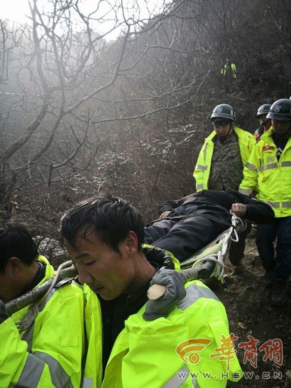 秦岭遇险者生死瞬间，垃圾堆中等待救援的惊险经历