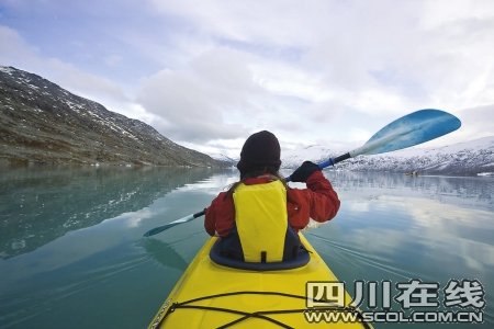 男子漂流67天奇迹获救，体重骤减百斤，自然探索之旅的生死考验