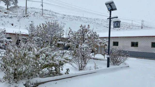 太原罕见早初雪现象，史上最早初雪来临！