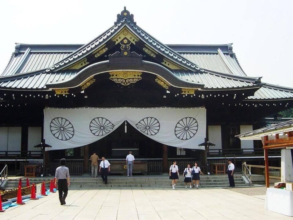 石破茂靖国神社祭品供奉，历史背景、事件影响与时代地位分析