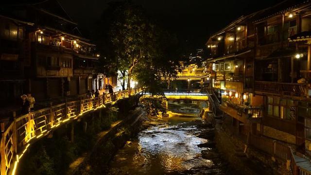 探索异域风情，小巷深处的独特小店揭秘之旅——最新国外新闻素材分享