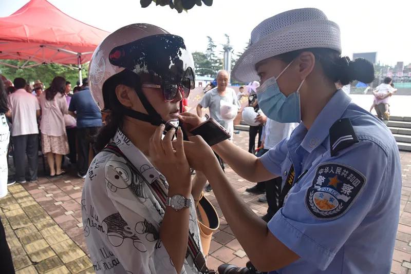 骑车戴头盔最新规定，安全与法规的双重守护，骑行必备守则🚲🪖